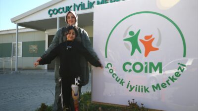 - Adıyaman'da depremde babası ve ablasını kaybettiği binanın enkazından annesiyle