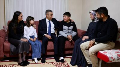 - Hatay'da ağabeyini kaybettiği 6 Şubat depremlerinde kendisini enkazdan kurtaran