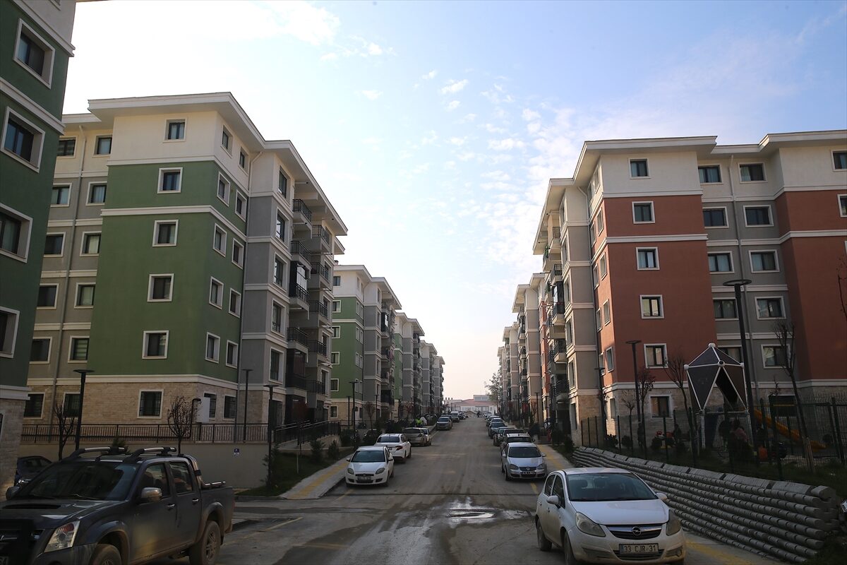 - Depremde ağır hasar almasının ardından kontrollü yıkılan Antakya ilçesi