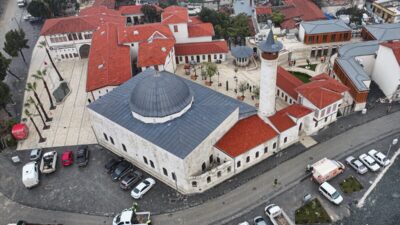 - Hatay'da 6 Şubat 2023'teki depremlerde yıkılan, Anadolu'nun ilk camilerinden