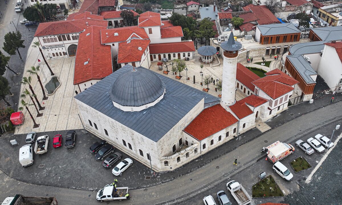 - Hatay'da 6 Şubat 2023'teki depremlerde yıkılan, Anadolu'nun ilk camilerinden