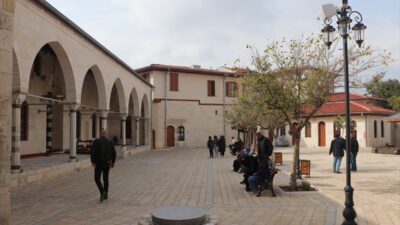 - Kentte 7,7 ve 7,6 büyüklüğündeki depremlerin hasara neden olduğu,