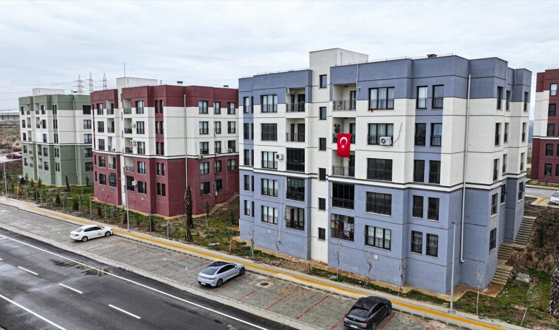 - Kahramanmaraş merkezli depremlerden etkilenen Adana ve Hatay'da inşa edilen