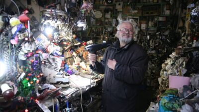 - Kastamonu'da bir elektronik tamircisinin dükkanı, içindeki malzemelerin depolanması ve