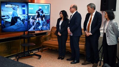 - "Gelecekte hepimizin çok istediği 'barış'tan bahsediyoruz. Biz Avrupa'da 'Ukraynalılar