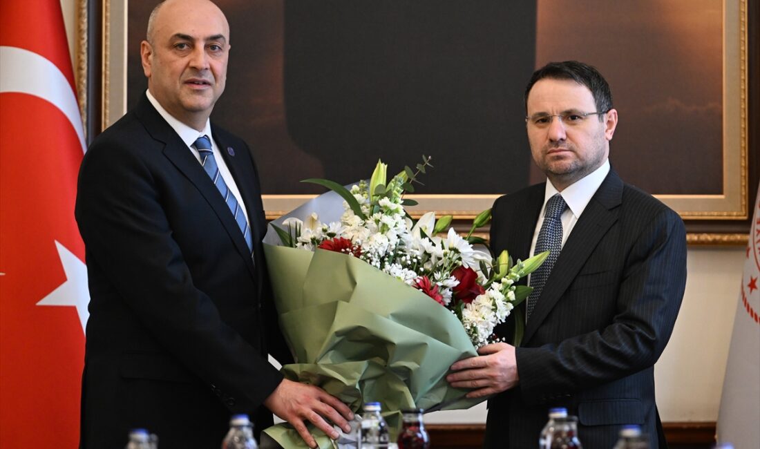 ANKARA (AA) – Adalet Bakanı Akın Gürlek, "Avukatlarımızın mesleki faaliyetlerini