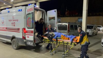 ADANA (AA) – Adana'nın Kozan ilçesinde iki otomobilin çarpışması sonucu