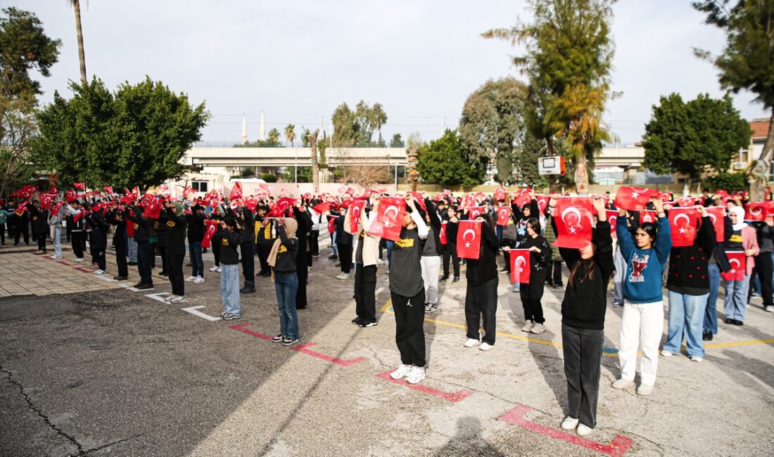 ADANA (AA) – Adana'da yarıyıl tatilinin ardından dersbaşı yapan ortaokul