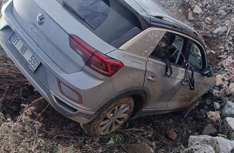 ADIYAMAN (AA) – Adıyaman'ın Besni ilçesinde SUV tipi aracın şarampole