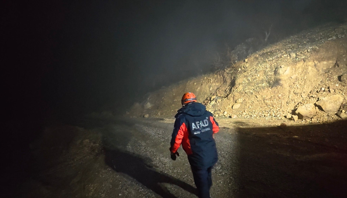 ADIYAMAN (AA) – Adıyaman'ın Tut ilçesinde heyelan nedeniyle 2 ev