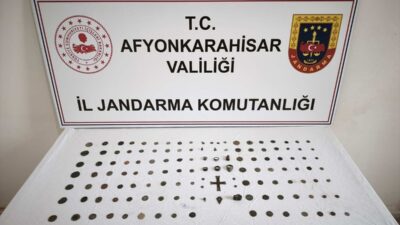 AFYONKARAHİSAR (AA) – Afyonkarahisar'ın İhsaniye ilçesinde bir evde 133 sikke