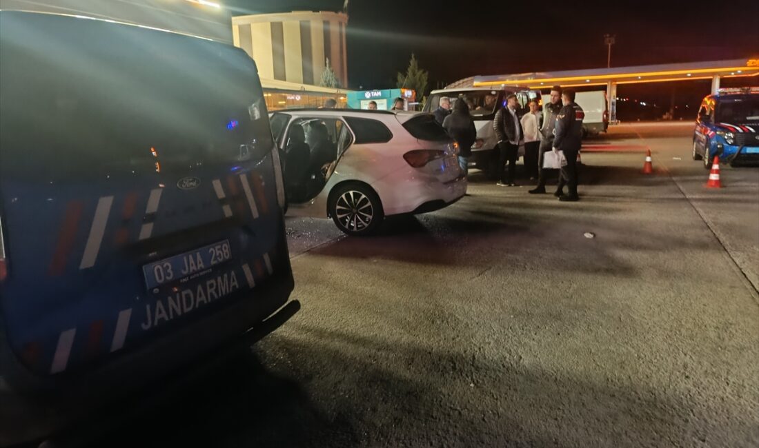 AFYONKARAHİSAR (AA) – Afyonkarahisar'ın Sandıklı ilçesinde park halindeki otomobilde bir