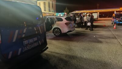 AFYONKARAHİSAR (AA) – Afyonkarahisar'ın Sandıklı ilçesinde park halindeki otomobilde bir