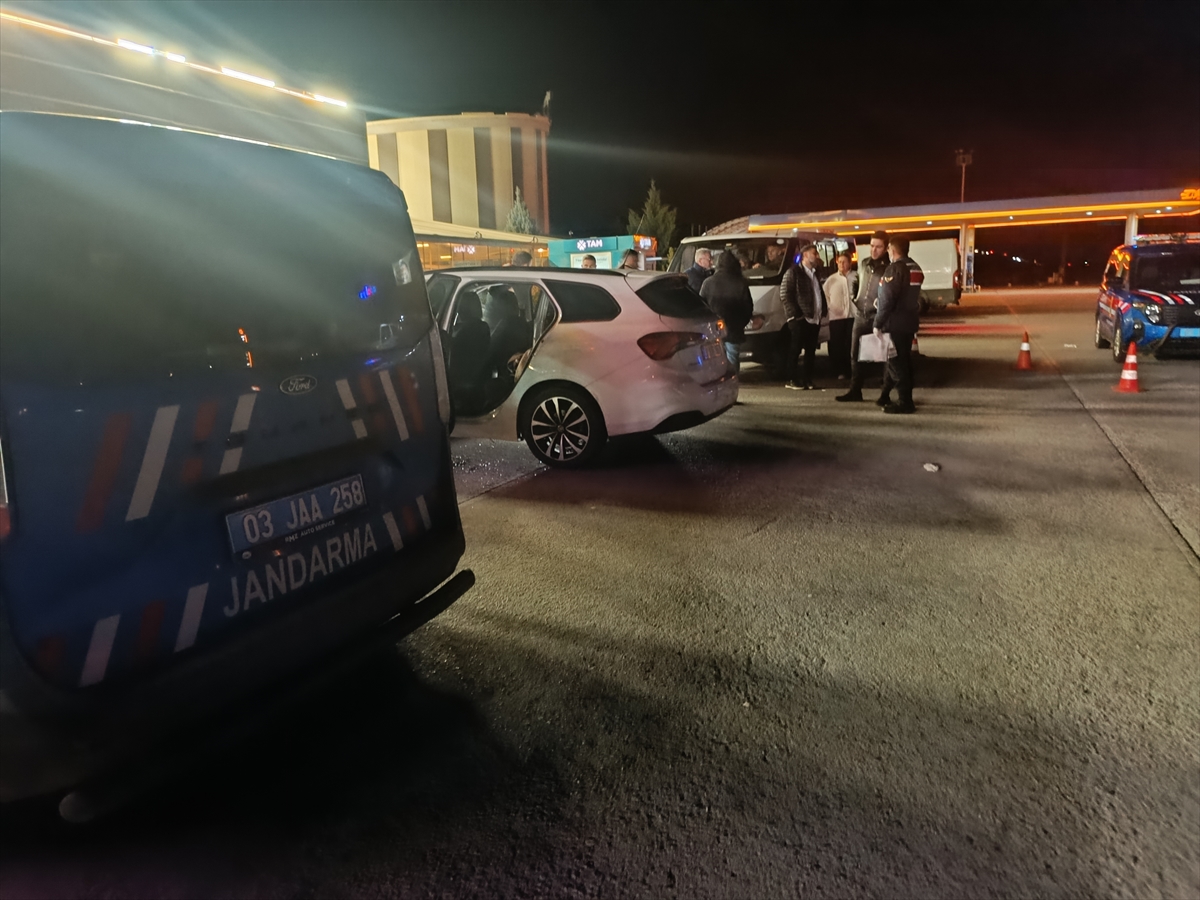 AFYONKARAHİSAR (AA) – Afyonkarahisar'ın Sandıklı ilçesinde park halindeki otomobilde bir