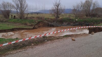 AFYONKARAHİSAR (AA) – Afyonkarahisar'ın Sandıklı ilçesinde etkili olan sağanak nedeniyle