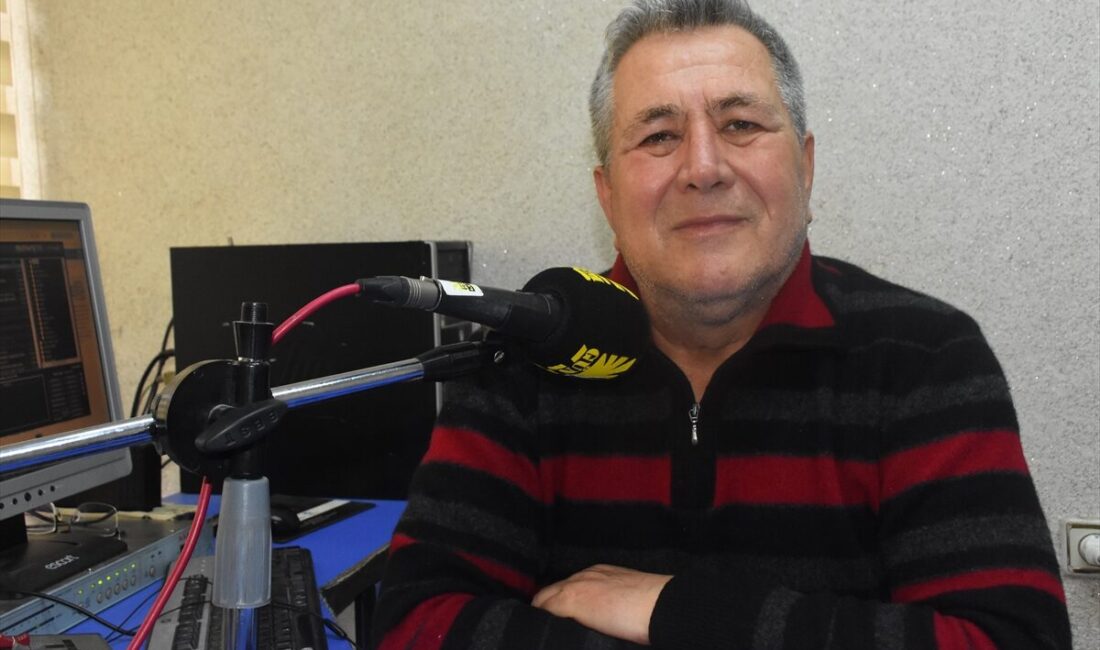 - Eşiyle dinleyicilere sadece müzik değil, farklı türde radyo içerikleri