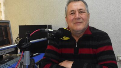 - Eşiyle dinleyicilere sadece müzik değil, farklı türde radyo içerikleri