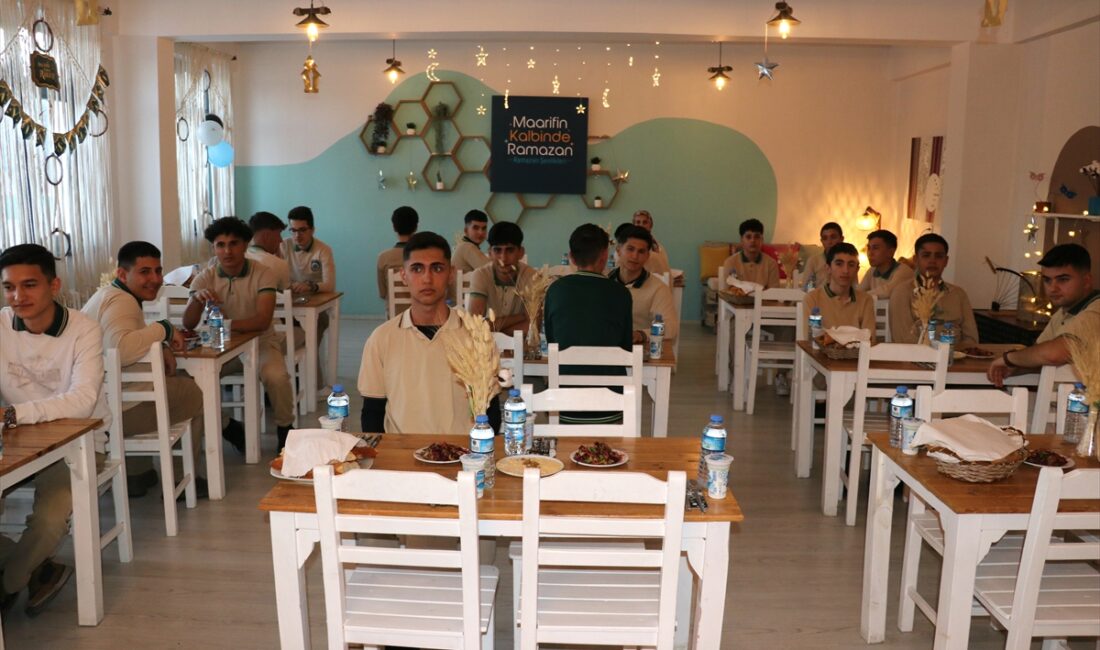 AĞRI (AA) – Ağrı Valisi Önder Bozkurt ve eşi Betül