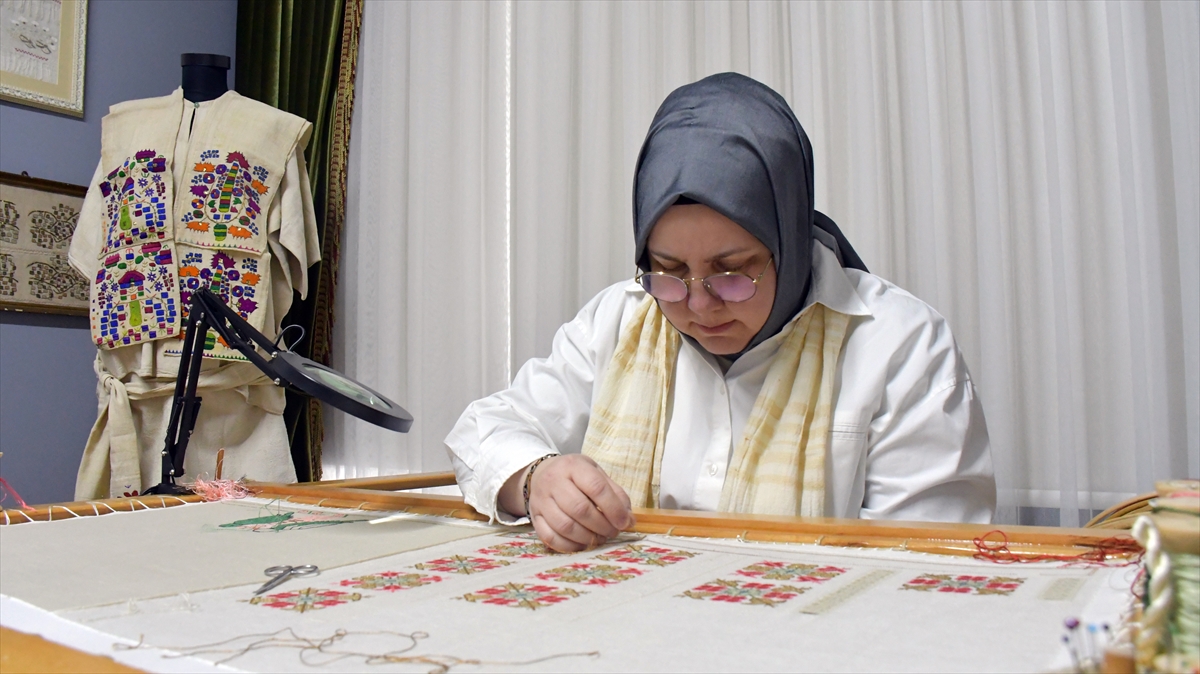 - Çocukluk ve gençlik çağında yaşadığı Kocaeli'de ailesinden miras kalan