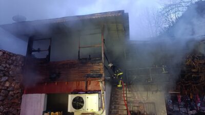 ANTALYA (AA) – Antalya'nın Alanya ilçesinde çıkan yangında piknik alanındaki