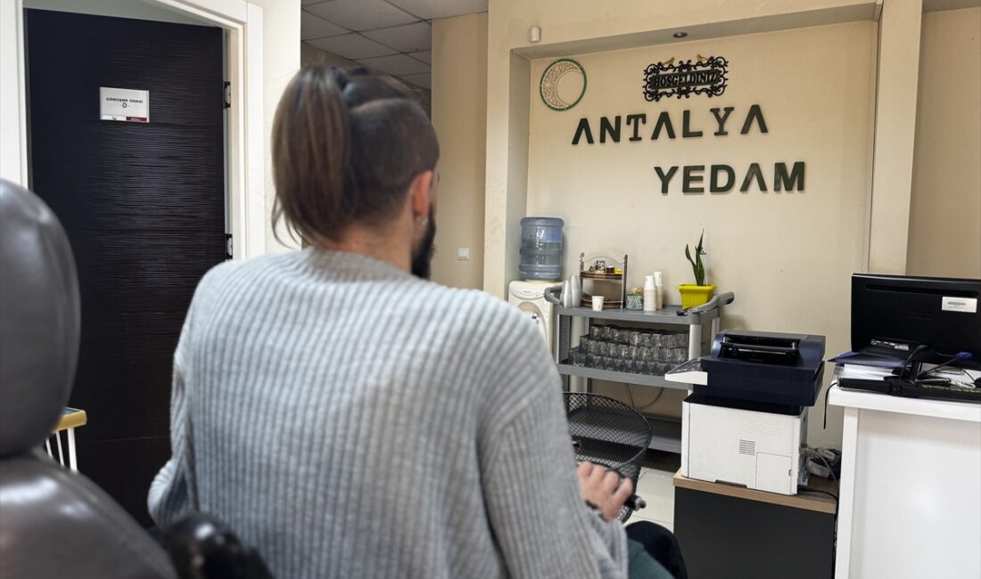 - Antalya'da alkol nedeniyle işini kaybeden ve çevresindeki insanlardan uzaklaşan