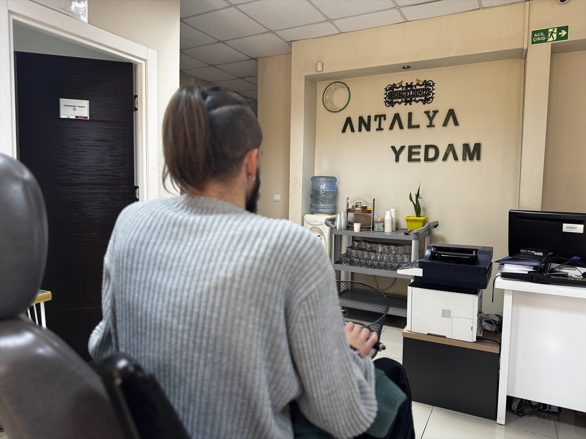 - Antalya'da alkol nedeniyle işini kaybeden ve çevresindeki insanlardan uzaklaşan