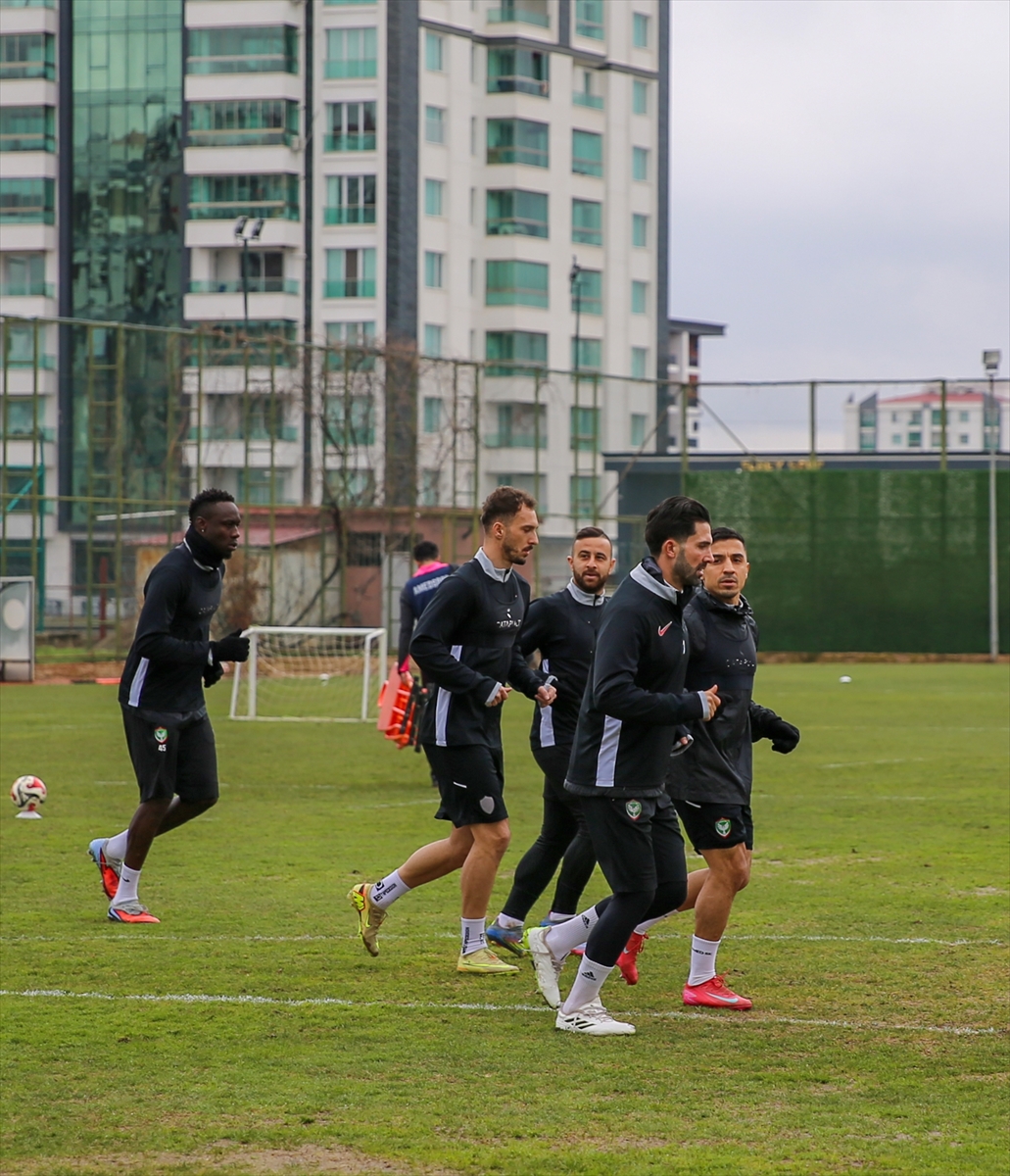 - Kulüp başkanı Nahit Eren:
- "Takımın bugüne kadar ortaya koyduğu