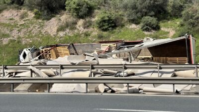 KOCAELİ (AA) – Anadolu Otoyolu'nun Kocaeli kesiminde 2 tırın karıştığı