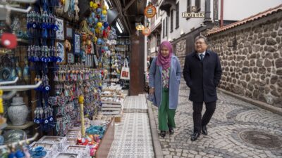 - "Her zaman birbirimizle (Türkiye-Malezya) istişare ederiz. Dolayısıyla birlikte hareket