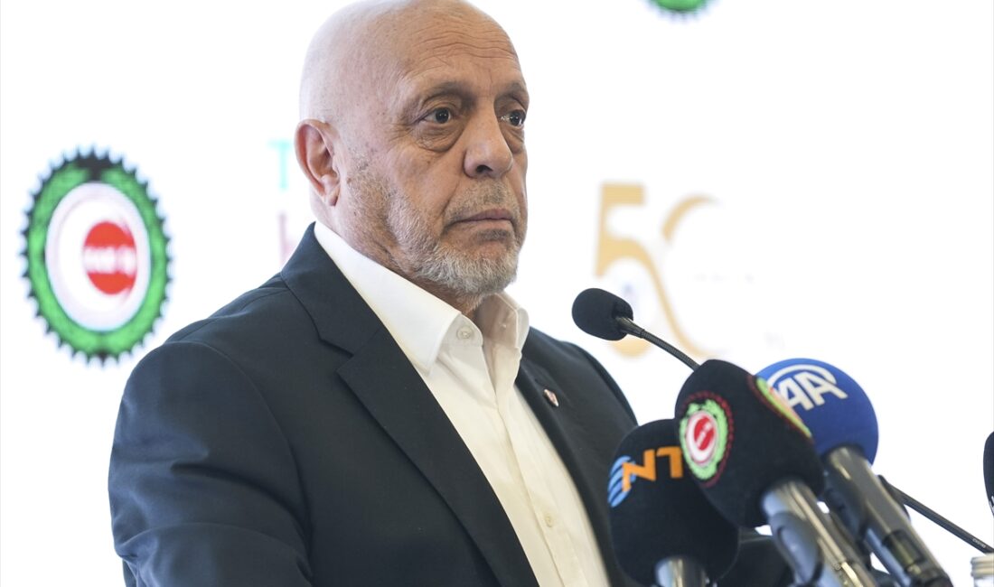 - HAK-İŞ Genel Başkanı Mahmut Arslan:
- "Biz HAK-İŞ'i kadın ve