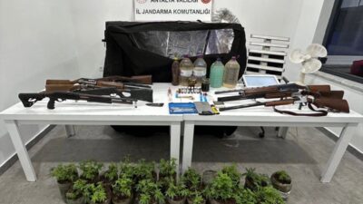 ANTALYA (AA) – Antalya'nın Alanya ilçesinde düzenlenen uyuşturucu ve ruhsatsız