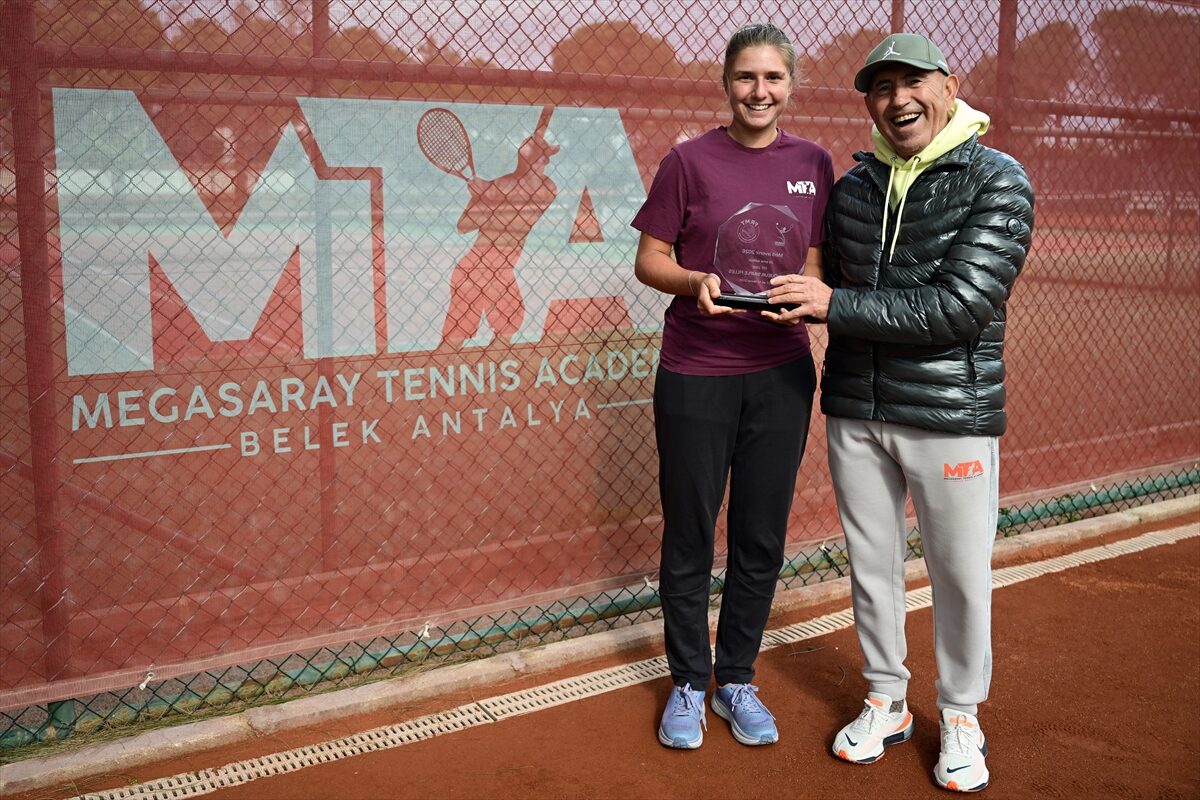 ANTALYA (AA) – Antalya'da faaliyet gösteren Megasaray Tenis Akademisi'nde birçok