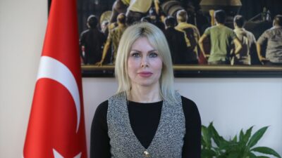 - Akdeniz Üniversitesi Rektörü Prof. Dr. Özlenen Özkan:
- "Ömer hocayla,