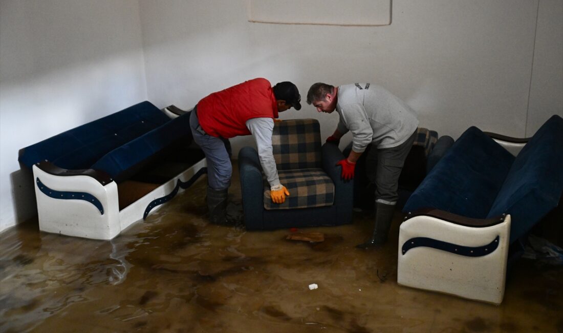 - Kemer Kaymakamı Ahmet Solmaz:
- "Sağanaktan etkilenen şu ana kadar