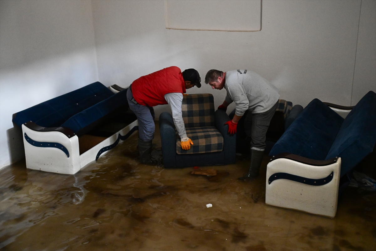 - Kemer Kaymakamı Ahmet Solmaz:
- "Sağanaktan etkilenen şu ana kadar