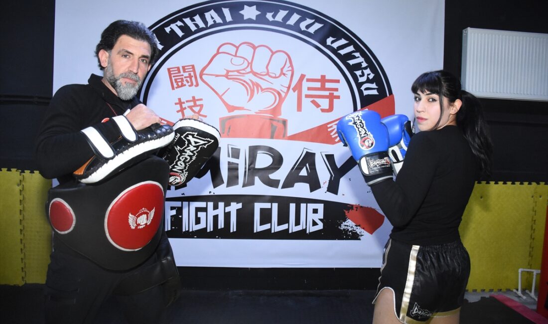 - Babasından etkilenerek spora başlayan Ayşegül Ay:
-"Hedefim dünya şampiyonasında altın