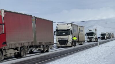 ARDAHAN (AA) – Ardahan'da kar yağışının ardından meydana gelen buzlanma