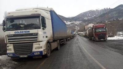 ARDAHAN (AA) – Ardahan'da Türkgözü-Posof-Damal kara yolunda, kar ve tipi