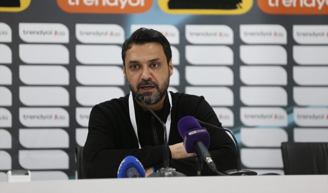 - Atakaş Hatayspor Teknik Direktörü Bekir İrtegün:
"Çok üzgünüz, böyle skorlar