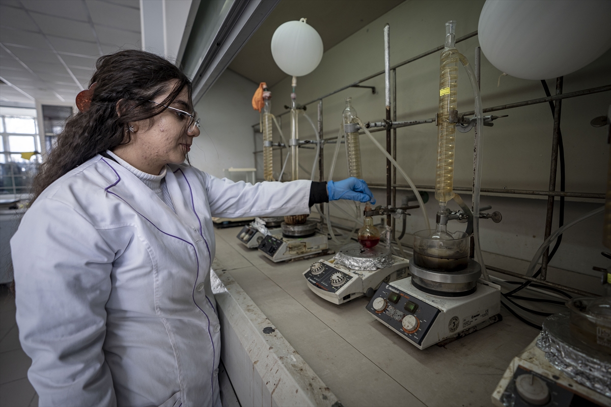 - Erzurum'da Atatürk Üniversitesinde kalp, kanser, nadir hastalıklar, ateş düşürücü,