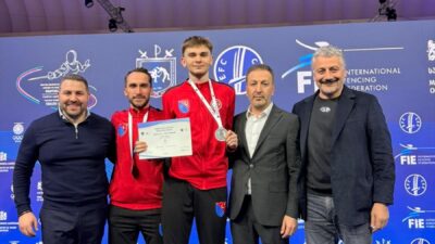 - Candeniz Berrak, erkekler kılıç kategorisinde gümüş madalya aldı