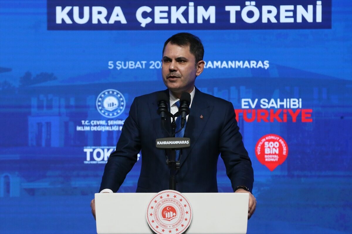 - "(CHP Lideri Özel'e) Dün de çıkmış 'ortada konut monut