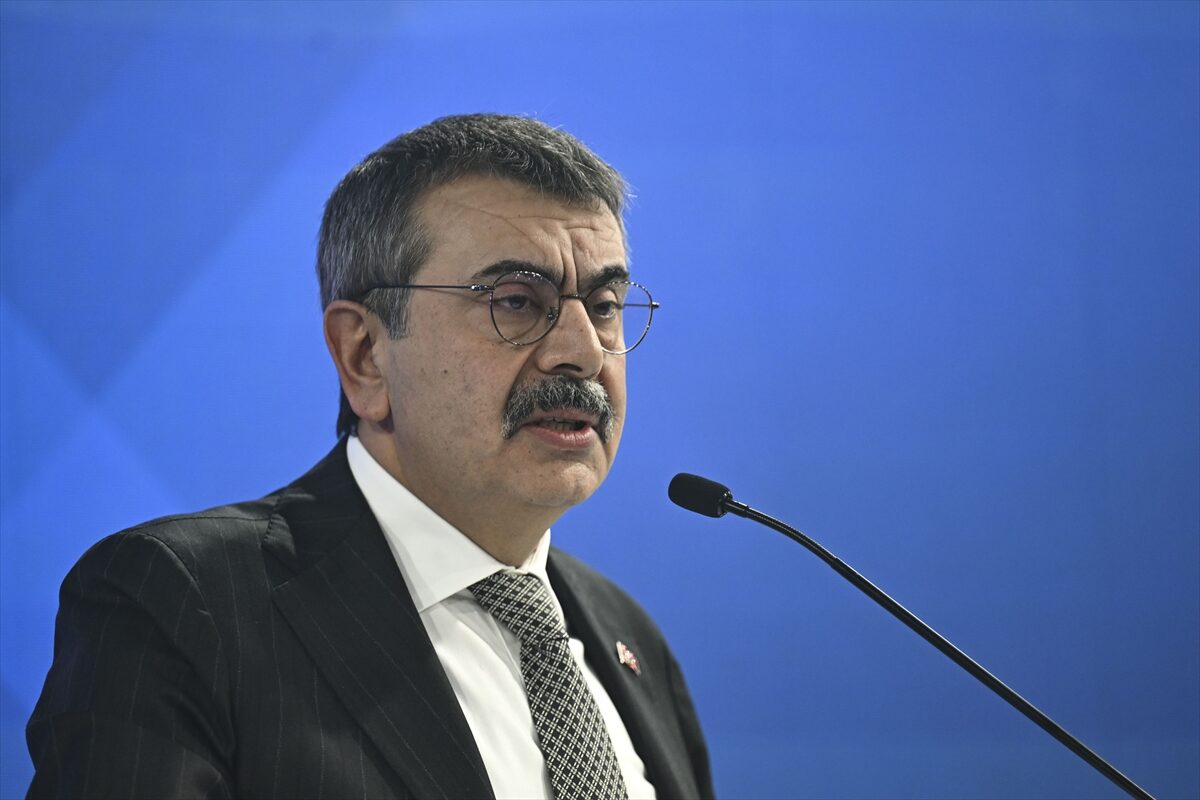 - "Bizim ihtiyacımız, teknolojiye hüküm vermeden önce onu anlamaya çalışan,