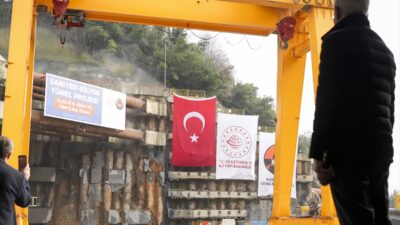 - "Bugün burada TBM kazılarının tamamlanmasıyla Sarıyer-Kilyos Tüneli'nde bir başka