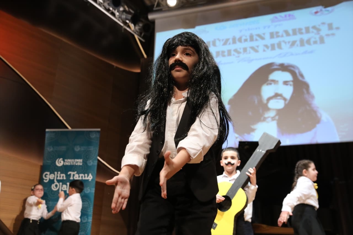 BAKÜ (AA) – Azerbaycan'ın başkenti Bakü'de sanatçı Barış Manço'nun anısına