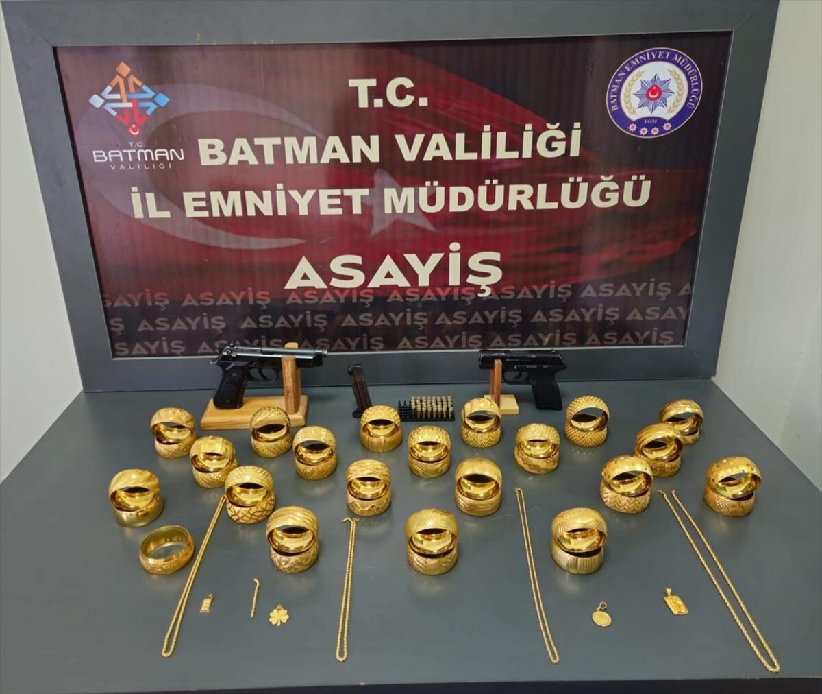 BATMAN (AA) – Batman'da bir kuyumcu dükkanından yapılan soygunla ilgili