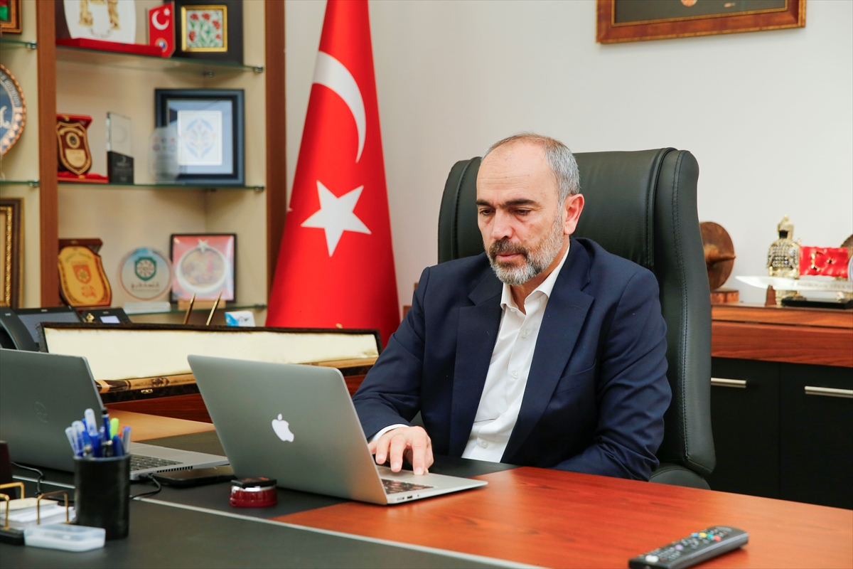 BAYBURT (AA) – Bayburt Üniversitesi Rektörü Prof. Dr. Mutlu Türkmen,