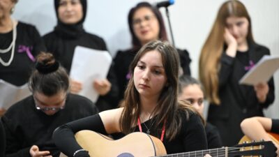 - Düzce'de kursiyer kadınlar, özel bireyler ile gençlerden oluşan, yaşları