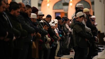 - Büyük Çamlıca Camisi'nde, İstanbul Valisi Davut Gül'ün de katıldığı