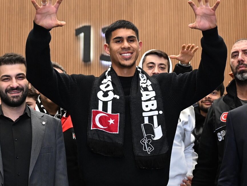 İSTANBUL (AA) – Beşiktaş'ın transfer görüşmelerine başladığını duyurduğu kaleci Devis